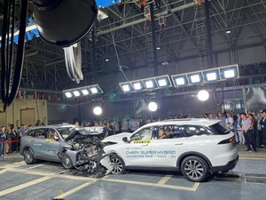 Brakkk!!! Begini Proses Uji Tabrak dan Uji Guling Mobil Chery