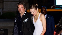 Ciuman Gigi Hadid Tanda Pacari Bradley Cooper