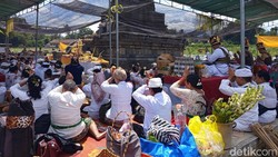 Umat Hindu Gelar Puja Basmangkuram Jagat Kertih di Candi Lumbung Magelang