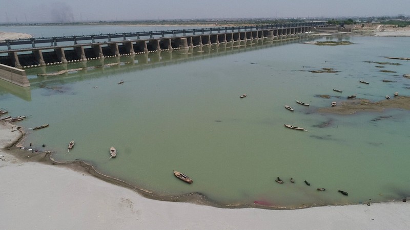 Kekeringan melanda sungai Indus di Hyderabad, Pakistan, Jumat (25/4/20225). (REUTERS/Yasir Rajput) Kekeringan melanda sungai Indus di Hyderabad, Pakistan, Jumat (25/4/20225). (REUTERS/Yasir Rajput)