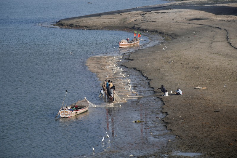 Kekeringan melanda sungai Indus di Hyderabad, Pakistan, Jumat (25/4/20225). (REUTERS/Yasir Rajput) Kekeringan melanda sungai Indus di Hyderabad, Pakistan, Jumat (25/4/20225). (REUTERS/Yasir Rajput)