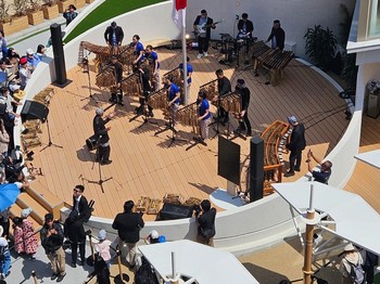 Saung Angklung Udjo Tampil, Pengunjung Paviliun Indonesia Membeludak