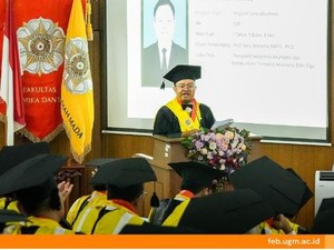 Kisah Haru Rizki, Lulusan Terbaik UGM yang Kehilangan Ibu Jelang Wisuda