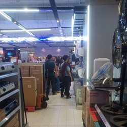 Diskon Besar, Pengunjung Transmart Serbu Barang Elektronik