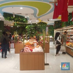 Belanja Hemat, Pengunjung SerbuStrawberry Korea di Transmart