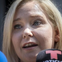 Virginia si Pelapor Pelecehan Seksual Pangeran Andrew Tewas Bunuh Diri