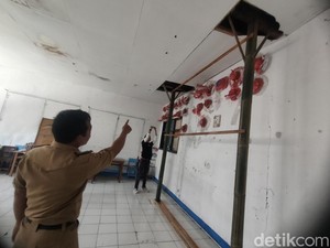 Bangunan SD di Pusat Kota Cianjur Nyaris Ambruk, Ditopang 2 Bilah Bambu
