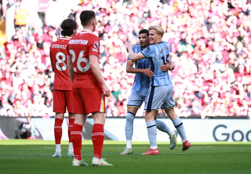 Liverpool resmi menjadi juara Liga Inggris musim 2024/2025 usai mengalahkan Tottenham Hotspur dengan skor telak 5-1 di Stadion Anfield pada Minggu (27/4/2025) waktu setempat. (REUTERS/Phil Noble) Liverpool resmi menjadi juara Liga Inggris musim 2024/2025 usai mengalahkan Tottenham Hotspur dengan skor telak 5-1 di Stadion Anfield pada Minggu (27/4/2025) waktu setempat. (REUTERS/Phil Noble)