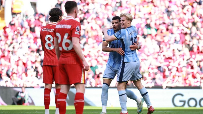Liverpool resmi menjadi juara Liga Inggris musim 2024/2025 usai mengalahkan Tottenham Hotspur dengan skor telak 5-1 di Stadion Anfield pada Minggu (27/4/2025) waktu setempat. (REUTERS/Phil Noble)
