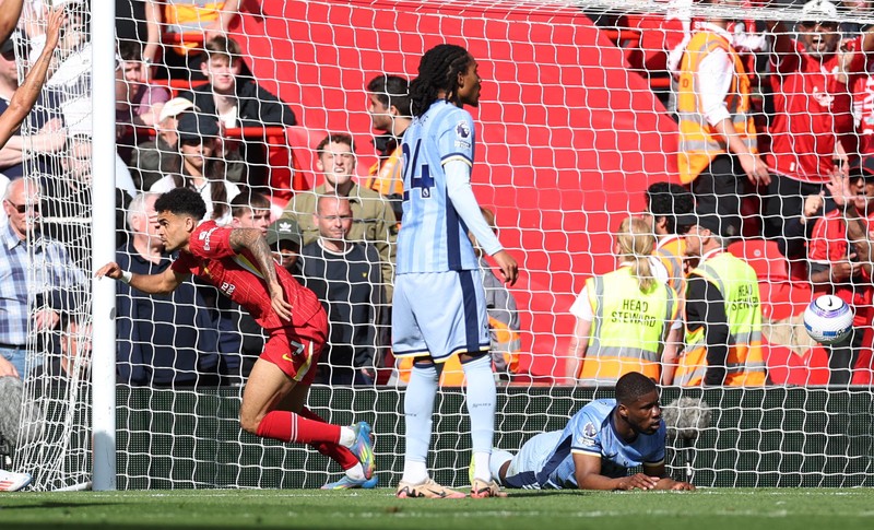 Liverpool resmi menjadi juara Liga Inggris musim 2024/2025 usai mengalahkan Tottenham Hotspur dengan skor telak 5-1 di Stadion Anfield pada Minggu (27/4/2025) waktu setempat. (REUTERS/Phil Noble) Liverpool resmi menjadi juara Liga Inggris musim 2024/2025 usai mengalahkan Tottenham Hotspur dengan skor telak 5-1 di Stadion Anfield pada Minggu (27/4/2025) waktu setempat. (REUTERS/Phil Noble)