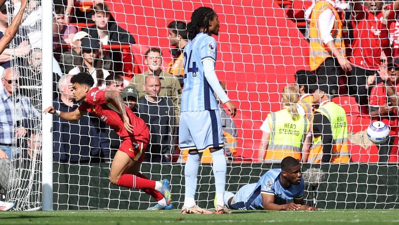 Liverpool resmi menjadi juara Liga Inggris musim 2024/2025 usai mengalahkan Tottenham Hotspur dengan skor telak 5-1 di Stadion Anfield pada Minggu (27/4/2025) waktu setempat. (REUTERS/Phil Noble)