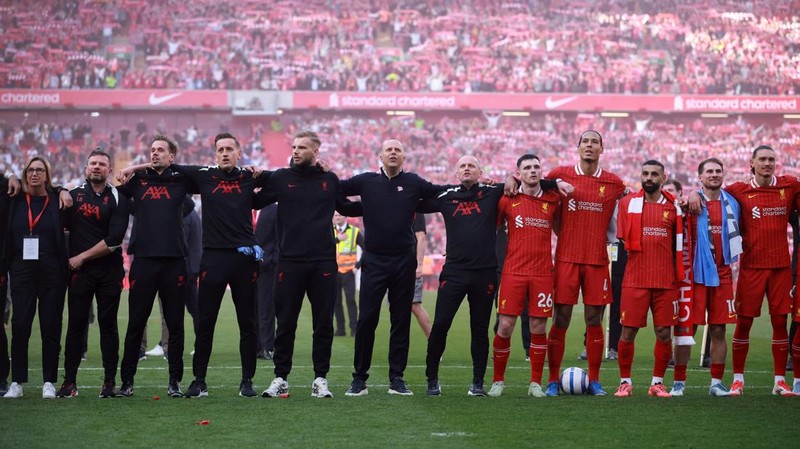 Liverpool resmi menjadi juara Liga Inggris musim 2024/2025 usai mengalahkan Tottenham Hotspur dengan skor telak 5-1 di Stadion Anfield pada Minggu (27/4/2025) waktu setempat. (REUTERS/Phil Noble)