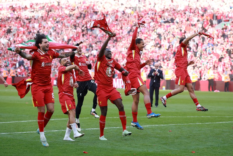 Liverpool resmi menjadi juara Liga Inggris musim 2024/2025 usai mengalahkan Tottenham Hotspur dengan skor telak 5-1 di Stadion Anfield pada Minggu (27/4/2025) waktu setempat. (REUTERS/Phil Noble) Liverpool resmi menjadi juara Liga Inggris musim 2024/2025 usai mengalahkan Tottenham Hotspur dengan skor telak 5-1 di Stadion Anfield pada Minggu (27/4/2025) waktu setempat. (REUTERS/Phil Noble)