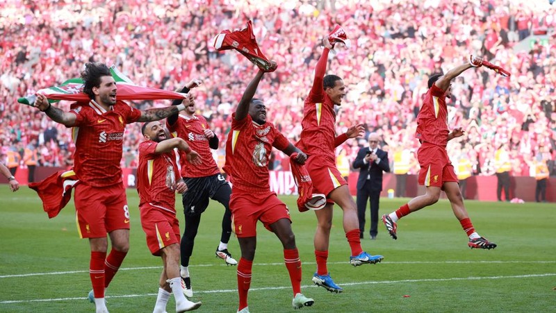 Liverpool resmi menjadi juara Liga Inggris musim 2024/2025 usai mengalahkan Tottenham Hotspur dengan skor telak 5-1 di Stadion Anfield pada Minggu (27/4/2025) waktu setempat. (REUTERS/Phil Noble)