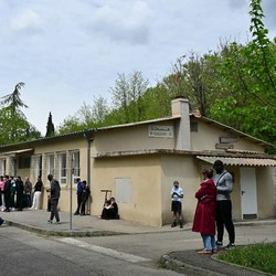 Prancis Geger Pembunuhan di Masjid, Ditikam lalu Difilmkan