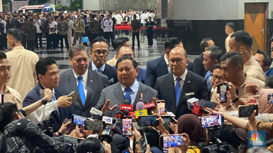 Presiden Prabowo Subianto memberikan keterangan kepada wartawan setelah acara Town Hall Danantara Indonesia di Jakarta Convention Center, Senayan, Jakarta Pusat, Senin (28/4/2025). (Emir Yanwardhana/²©²ÊÍøÕ¾)
