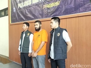 Berbaju Tahanan, Ini Pengacara Bawa Senpi Ilegal hingga Sabu di Jakpus