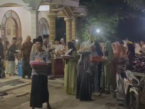 Viral Jodoh Lima Langkah dari Rumah, Pria Ini Lamar Wanita Tetangganya