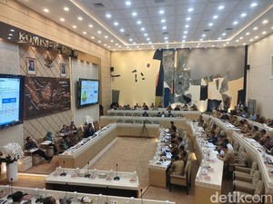 Gubernur Kaltim Tampilkan Jalan Rusak dalam Rapat di DPR, Singgung IKN
