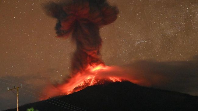 Status Gunung Api Lewotobi Laki-laki Naik ke Level Awas!