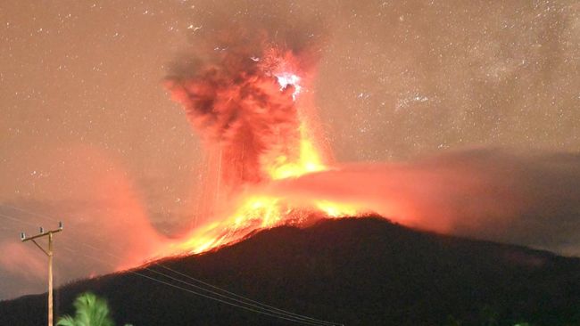 Letusan Dahsyat Gunung Lewotobi Laki-laki Jadi Sorotan Dunia