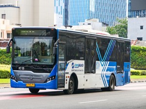Bus TransJ Tabrak Sesama Bus TransJ di Pancoran, Penumpang Dievakuasi