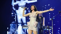 Minta Fans Setop DM Orlando Bloom, Katy Perry: Aku Istrinya!