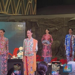 Sarinah Hadirkan Peragaan Busana Kartini Masa Kini