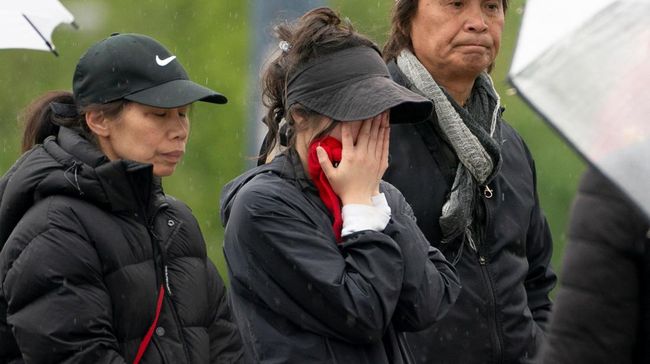 Haru! Tangis Keluarga Korban Mobil Tabrak Kerumunan Pecah, 11 Tewas