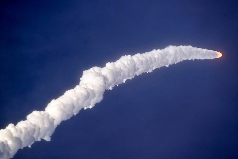 Roket Atlas V milik United Launch Alliance lepas landas membawa satelit jaringan internet Project Kuiper milik Amazon dari Cape Canaveral Space Force Station di Cape Canaveral, Florida, Amerika Serikat, Senin (28/4/2025). (REUTERS/Steve Nesius) Roket Atlas V milik United Launch Alliance lepas landas membawa satelit jaringan internet Project Kuiper milik Amazon dari Cape Canaveral Space Force Station di Cape Canaveral, Florida, Amerika Serikat, Senin (28/4/2025). (REUTERS/Steve Nesius)