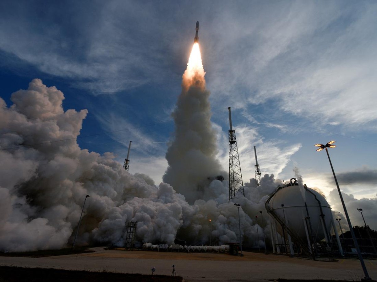 Amazon dan Elon Musk Kolaborasi Luncurkan Satelit Kuiper Hadapi Tantangan Starlink