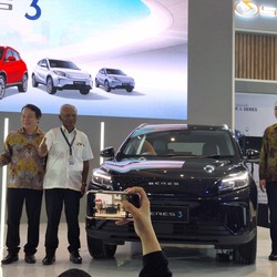 SERES 3 Meluncur, Pasar EV Makin Kompetitif di RI
