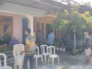 Tetangga Bacok Eks Sekcam Bojonegoro-Istri Saat Jemaah Subuh Ditangkap