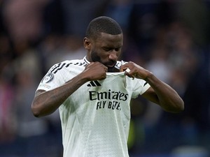 Real Madrid Chaos, Ribut di Sana-sini