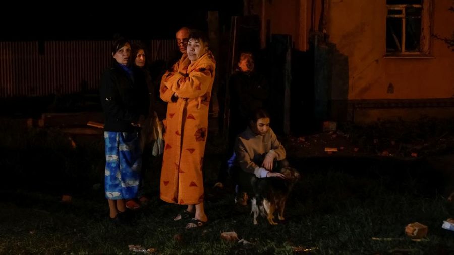Kondisi usai serangan pesawat nirawak atau drone Rusia di Kharkiv, Ukraina, Selasa (29/4/2025). (REUTERS/Sofiia Gatilova)
