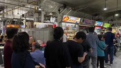 Kedai Nasi Kari khas Indonesia Diantre Mengular di Singapura