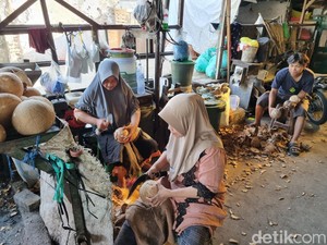 Sambat Pedagang Surabaya Saat Harga Kelapa Naik Jadi Rp 25 Ribu