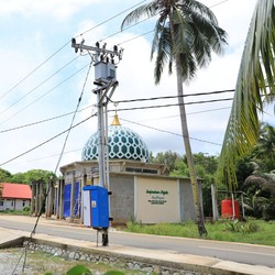 Mantap! Warga Pulau Parit Mulai Nikmati Listrik PLN 24 Jam