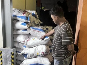 Jual Pupuk Subsidi Ilegal, Ketua Kelompok Tani di Gresik Ditangkap Polisi