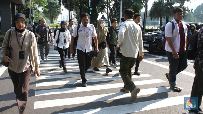Hari Pertama! ASN Jakarta Wajib Berangkat Kerja Naik Transportasi Umum