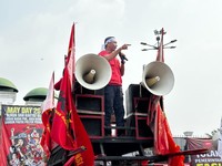 Aksi Buruh di Depan Gedung DPR, Sebut RI Kaya Tambang-Pajak Orang Kaya