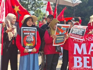 Suara Emak-emak Saat Peringati Hari Buruh di Bandung