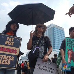 Curhat Buruh Perempuan: Harga di Pasar Naik hingga Kontrak Nggak Jelas
