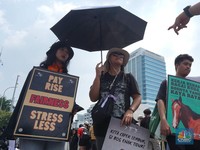 Curhat Buruh Perempuan: Harga di Pasar Naik hingga Kontrak Nggak Jelas