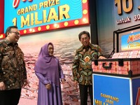 Raih Grand Prize Rp1 M, Nasabah Bank Mega KCP Bontang Jadi Miliarder