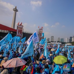 Menyemut! Penampakan Buruh Mulai Padati Monas untuk Peringati May Day