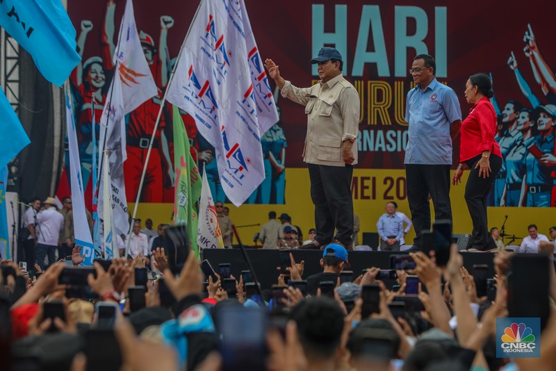 Presiden Prabowo Subianto menyampaikan pidato saat menghadiri peringatan Hari Buruh atau May Day di Monas, Jakarta, Kamis (1/5/2025). (CNBC Indonesia/Faisal Rahman) Presiden Prabowo Subianto menyampaikan pidato saat menghadiri peringatan Hari Buruh atau May Day di Monas, Jakarta, Kamis (1/5/2025). (CNBC Indonesia/Faisal Rahman)