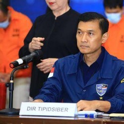 Polri Serahkan 4 Pelaku Judol ke Kejagung, Barang Sitaan Rp 5 M Lebih