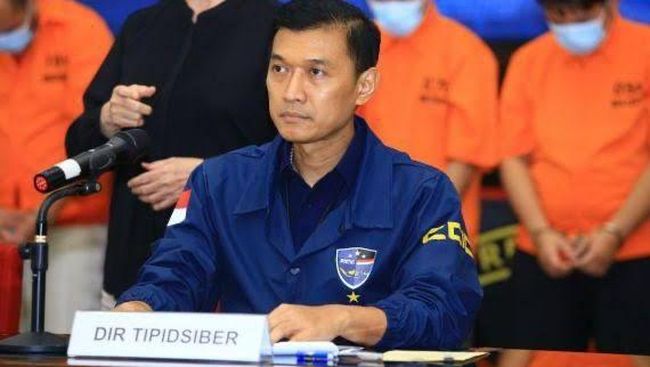 Polri Serahkan 4 Pelaku Judol ke Kejagung, Barang Sitaan Rp 5 M Lebih