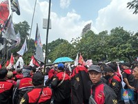 Massa Buruh Mulai Merapat ke Depan Gedung DPR, Begini Penampakannya